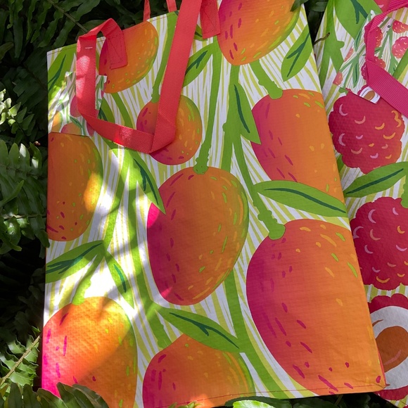 Lovely Reusable Hawaiian Print Bags 2 Total NWT - Picture 2 of 6